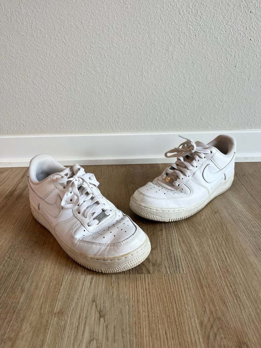Nike Air Force 1, Low Top, Triple White Sneakers, Streetwear, Mens size 10